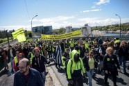 Francijā un citviet kārtējo reizi notiek 'dzelteno vestu' protesti - 8