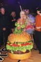 Keitija Perija burgera kostīmā - 2