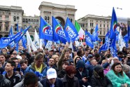 Milānā uz Salvīni organizēto nacionālistu mītiņu pulcējas tūkstošiem cilvēku - 1