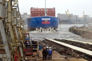 Krievija ūdenī ielaiž milzu atomledlauzi 'Ural' - 5