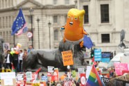 Londonā protestē pret Trampa vizīti  - 14