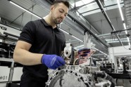 'Mercedes' radījis visjaudīgāko četrcilindru motoru - 33