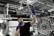 'Mercedes' radījis visjaudīgāko četrcilindru motoru - 34