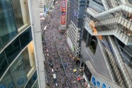 Honkongā 150 000 protestē pret apsūdzēto izdošanu Ķīnai - 10