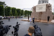 Valsts prezidenta Egila levita uzruna un svinīgā ziedu nolikšanas ceremonija pie Brīvības pieminekļa - 32