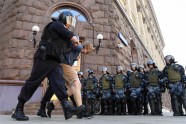 Maskavā opozīcijas protestu akcijas laikā aizturēti vairāk nekā 1000 cilvēki