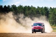 WRC piloti demonstrē 'Citroen Berlingo' spējas - 7