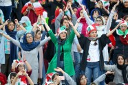 Irānā sievietes skatās futbolu - 8