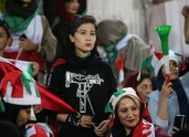 Irānā sievietes skatās futbolu - 11