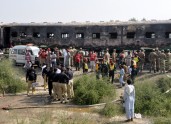 Vilciena ugunsgrēks Pakistānā  - 2