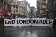 Glāzgovā ielās iziet tūkstošiem Skotijas neatkarības atbalstītāju - 6