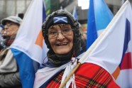 Glāzgovā ielās iziet tūkstošiem Skotijas neatkarības atbalstītāju - 11