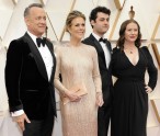Kinozvaigznes uz sarkanā paklāja 'Oskara 2020" ceremonijā - 14