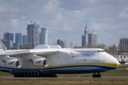 Pasaulē lielāko lidmašīnu 'Antonov An-225 Mriya' iesaista cīņā ar Covid-19 - 5