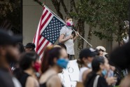 ASV tūkstoši pulcējas pamatā mierīgos protestos pret rasismu, 6. jūnijs.  - 5