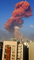 Spēcīgs sprādziens satricina Libānas galvaspilsētu Beirūtu - 4