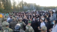 Ukrainā neielaistie hasīdu svētceļnieki protestā bloķē satiksmi - 3