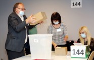 Trijos iecirkņos tiek pārskaitītas nodotās Rīgas domes ārkārtas vēlēšanu balsis - 13