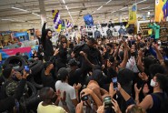 Protesti Brazīlijā pēc melnādaina vīrieša piekaušanas līdz nāvei lielveikalā - 2
