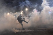 Francijā tūkstošiem protestē pret policijas brutalitāti - 2