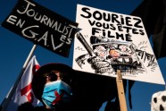 Francijā tūkstošiem protestē pret policijas brutalitāti - 4