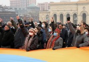 Armēnijā tūkstoši pieprasa Pašinjana atkāpšanos - 3