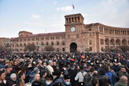 Valdības un opozīcijas protesti Armēnijas galvaspilsētas Erevānas ielās - 2