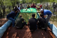 Krievijā atvadās no Kazaņas slaktiņā nogalinātās skolotājas - 6
