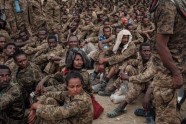 Tigraji caur Mekeli parādē izved 7000 sagūstītu Etiopijas karavīru - 16