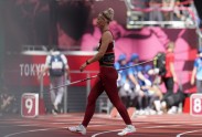 Tokijas olimpiskās spēles: sieviešu šķēpa mešana - 17