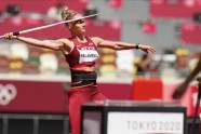 Tokijas olimpiskās spēles: sieviešu šķēpa mešana - 20