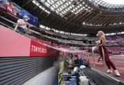 Tokijas olimpiskās spēles: sieviešu šķēpa mešana - 26