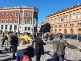 Spītējot policijas lūgumam, Rīgā pulcējas protestētāji - 3