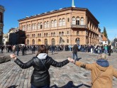 Spītējot policijas lūgumam, Rīgā pulcējas protestētāji - 5