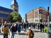 Spītējot policijas lūgumam, Rīgā pulcējas protestētāji - 6