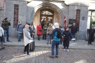 Spītējot policijas lūgumam, Rīgā pulcējas protestētāji - 12