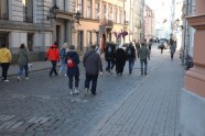 Spītējot policijas lūgumam, Rīgā pulcējas protestētāji - 16