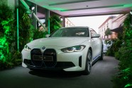 Latvijā paviesojies 'BMW i4' elektromobilis