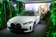 Latvijā paviesojies 'BMW i4' elektromobilis - 7