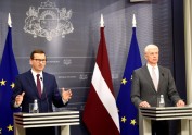 Polijas premjerministrs Mateušs Moraveckis un Latvijas premjers Krišjānis Kariņš kopīgā preses konferencē  - 8