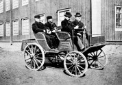 Vabis A-car from 1897. The first Swedish made car. It was constructed by Vabis' engineer Gustaf Erikson who sits beside the driver. The driver is the MD at Vabis, Peter Peterson.
