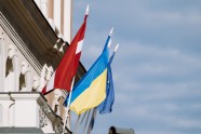 centrs < Rīga, eiropas savienības karogs, latvijas karogs, ukrainas karogs-2