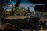 Ukraina karavīri kājnieku kaujas mašīna