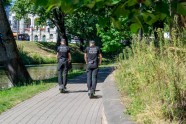 Rīgas policija patrulē ar elektroskrejriteņiem - 6
