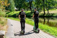 Rīgas policija patrulē ar elektroskrejriteņiem - 8