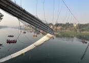 Indijā sabrūk tilts - 6