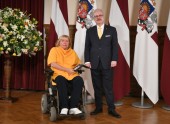 Valsts prezidents Egils Levits svinīgā ceremonijā Rīgas pilī pasniedz Latvijas valsts augstākos apbalvojumus