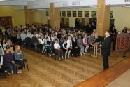 Dombrovskis apmeklē Iļģuciema vidusskolu