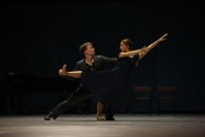 Skats no baleta ‘Smilšuvīrs’ uzveduma LNO ar Roberta Šūmaņa, Alfrēda Šnitkes, Martina Donnera mūziku  