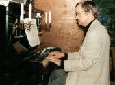 Imants Zemzaris pie Akurateru klavierem
